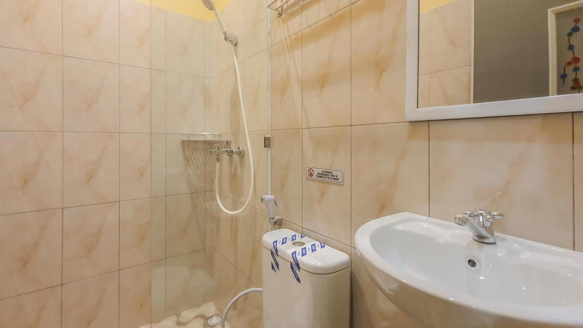 Urbanview Hotel Sakura Kampung Inggris Pare By Reddoorz Eksteriør billede